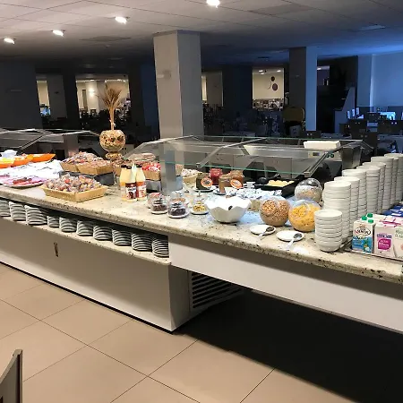 梅德普拉亚卡吕普索酒店 酒店 萨洛